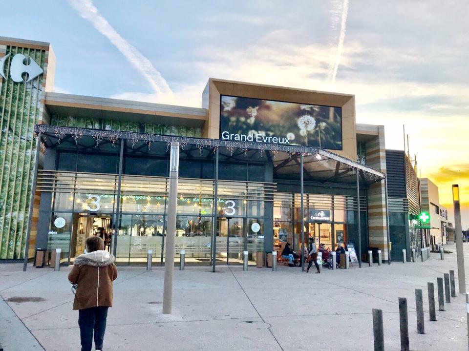 Mai - Centre Commercial Carrefour Grand Evreux